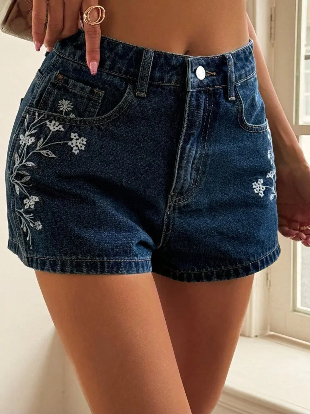 Dark Wash Casual Women's Regular Waist Side Floral Embroidery Denim Shorts